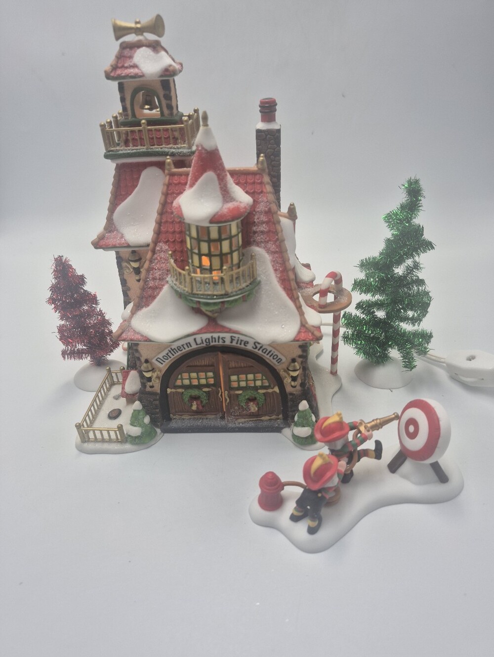 Department 56  North pole village series, Northern lights, fire station.